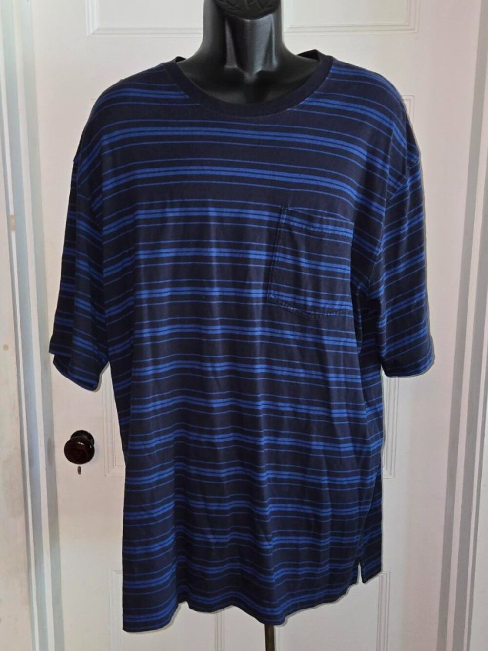 Duluth Trading 100% Cotton Longtail Men's XL Short Sleeve Blue Stripe Shirt